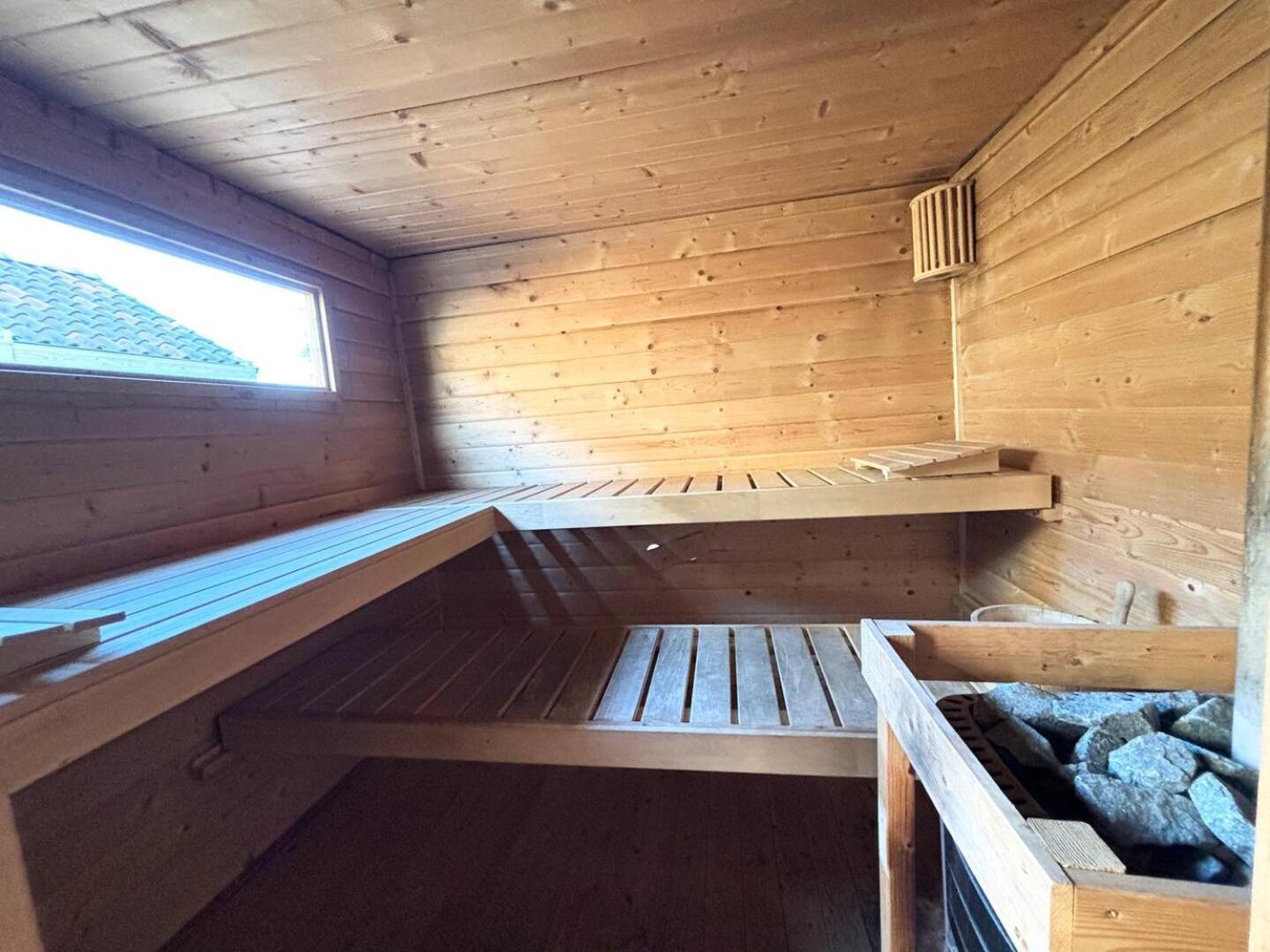 Bed&Breakfast Heerenveen Centrum met Privé Sauna en Jacuzzi Esterno foto