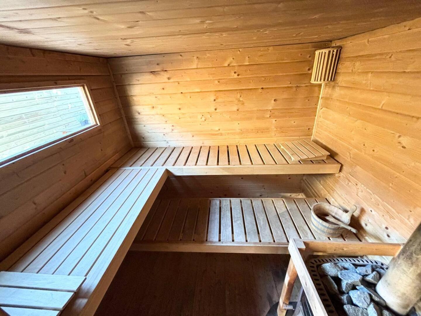 Bed&Breakfast Heerenveen Centrum met Privé Sauna en Jacuzzi Esterno foto