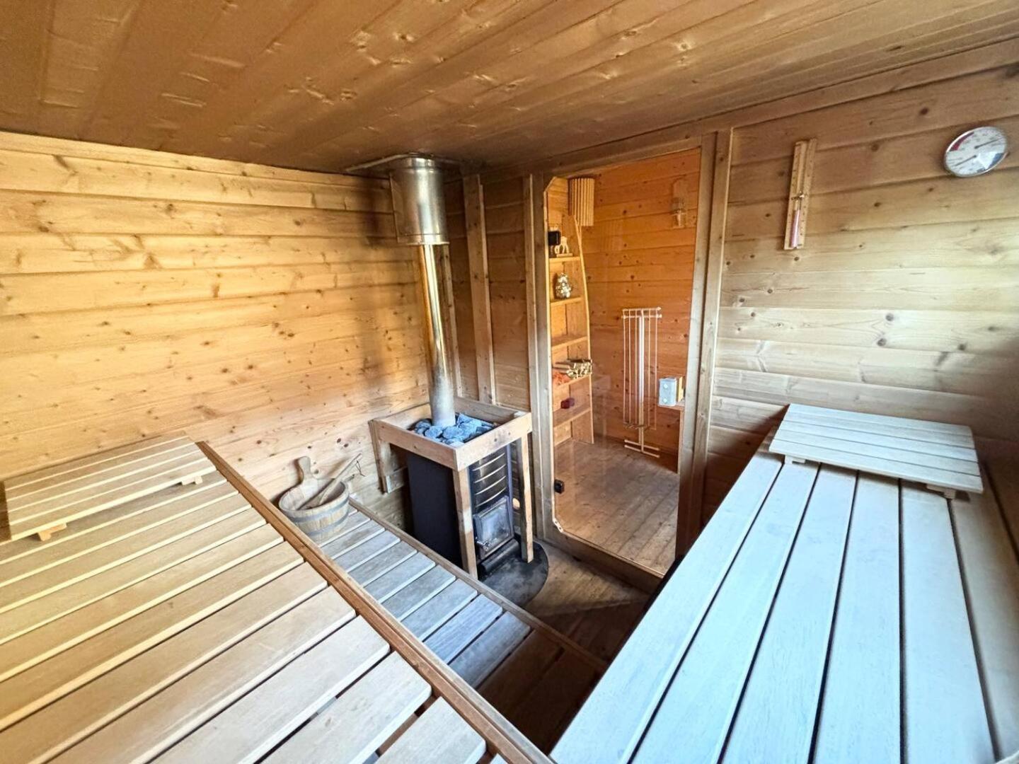 Bed&Breakfast Heerenveen Centrum met Privé Sauna en Jacuzzi Esterno foto