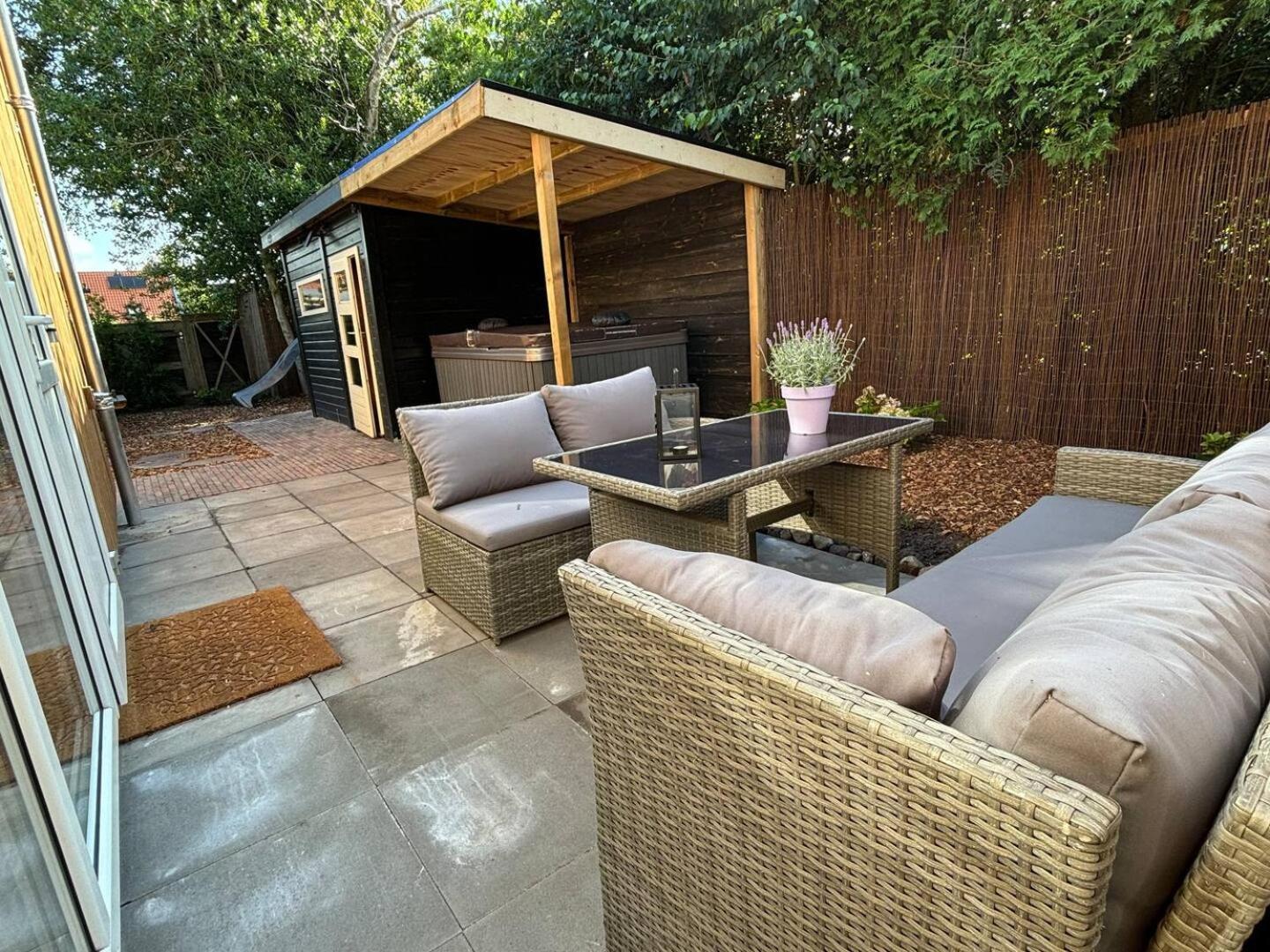 Bed&Breakfast Heerenveen Centrum met Privé Sauna en Jacuzzi Esterno foto