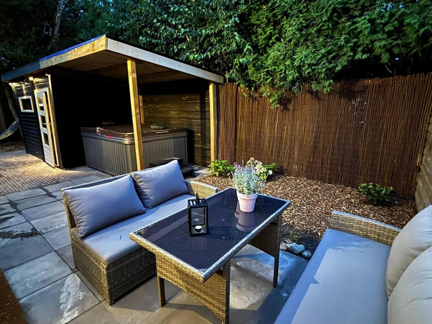 Bed&Breakfast Heerenveen Centrum met Privé Sauna en Jacuzzi Esterno foto