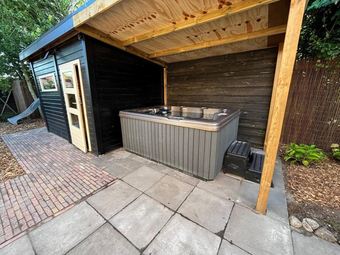 Bed&Breakfast Heerenveen Centrum met Privé Sauna en Jacuzzi Esterno foto