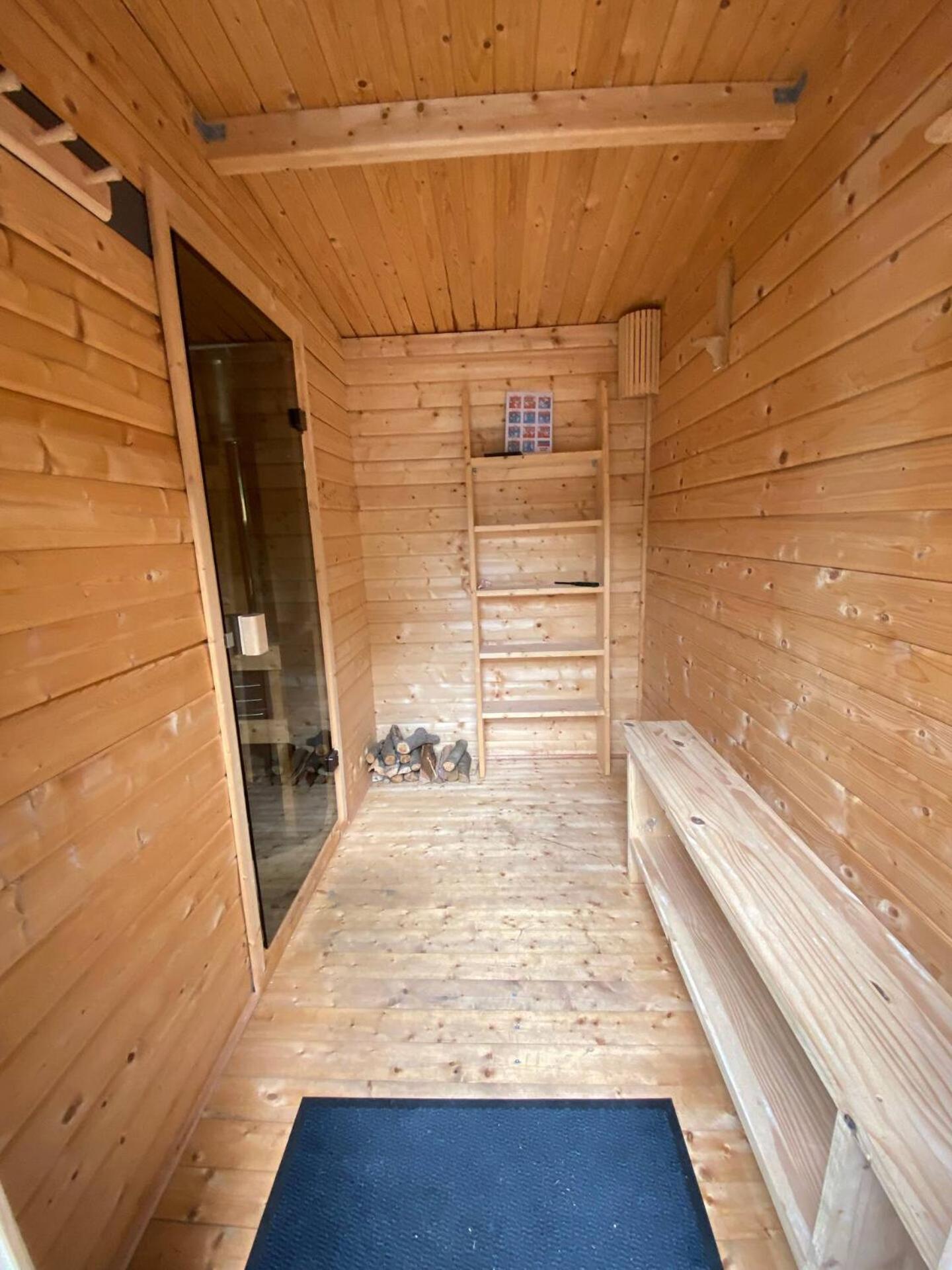 Bed&Breakfast Heerenveen Centrum met Privé Sauna en Jacuzzi Esterno foto
